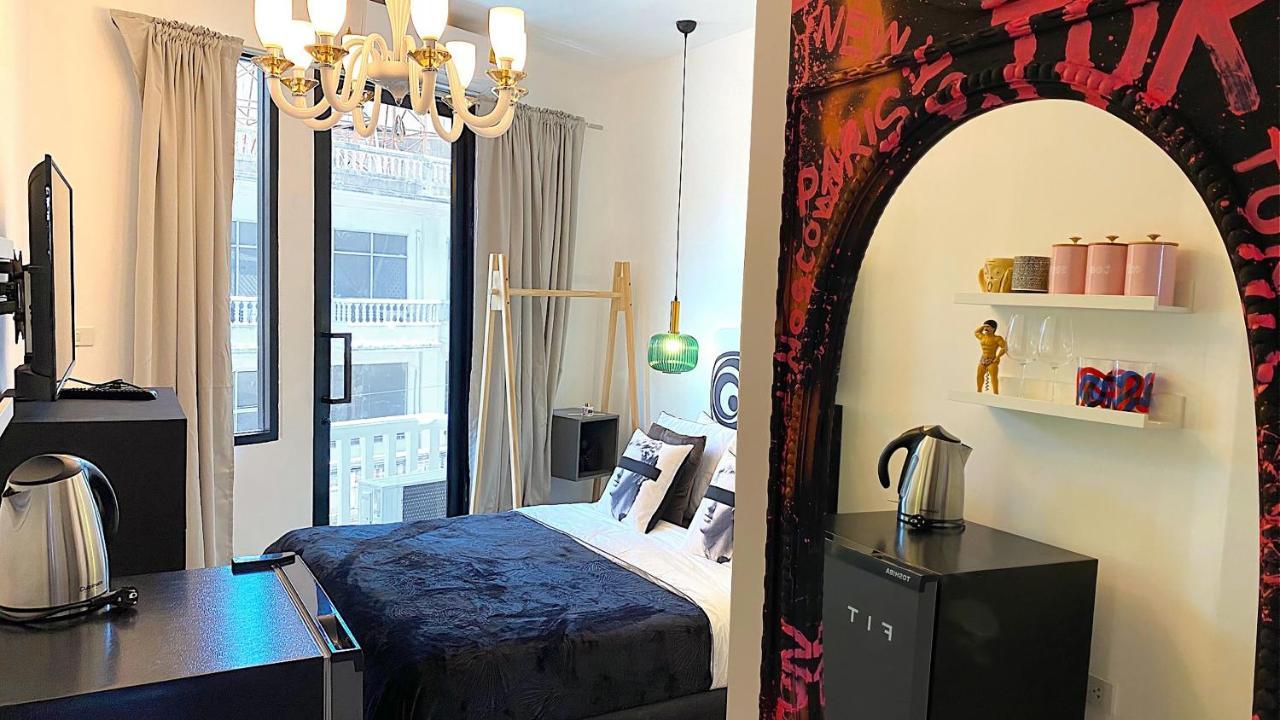 Kunst Appartement Bangkok Buitenkant foto