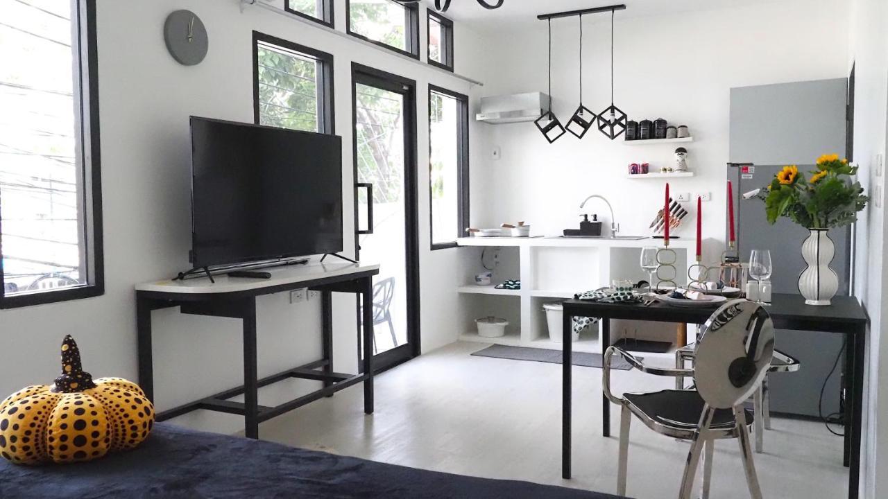 Kunst Appartement Bangkok Buitenkant foto