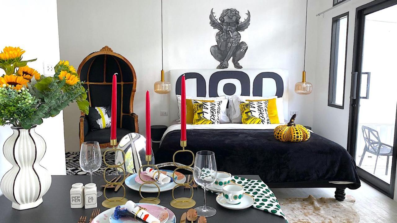 Kunst Appartement Bangkok Buitenkant foto